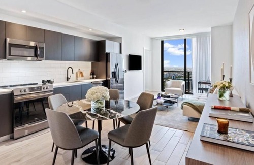 Downtown Miami Casa | Luxury Space with Fully-equipped Kitchens Near South Beach! Pets Allowed, Pool