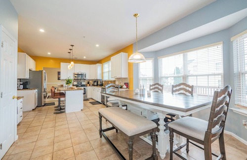 Montpelier Casa | Luxury & Spacious 5 BRS Near DC and Metro Station with Free Parking