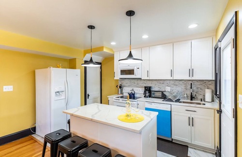 Fairlawn Casa | Luxury spacious charming DC row house + free parking