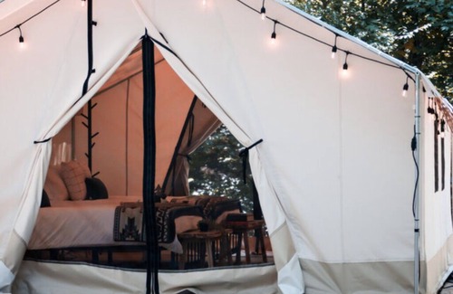 Delta Alquiler De RV | Luxury Spacious Glamping, Lake View, Grill, Pool, Pet Friendly, Swim