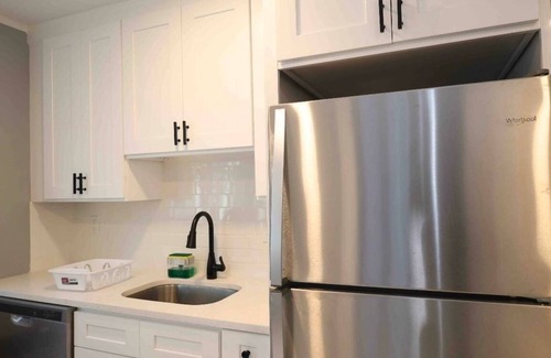 West New Haven Apartamento | Luxury Spacious Home/ Convenient Location/ Free Wine