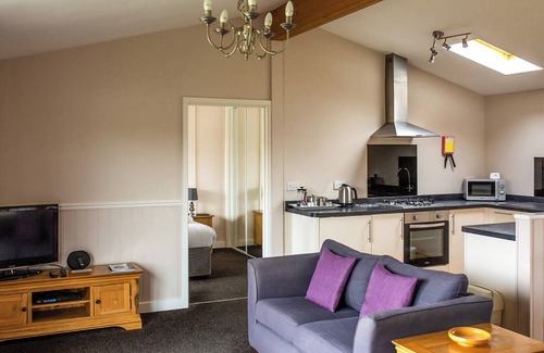 Hinton Chalet De Esquí | Luxury spacious lodge.
