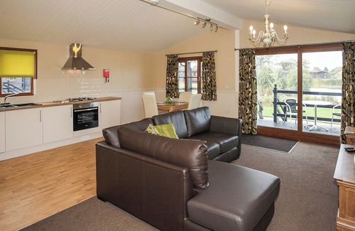 Hinton Chalet De Esquí | Luxury spacious lodge.