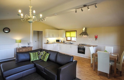 Hinton Chalet De Esquí | Luxury spacious lodge.