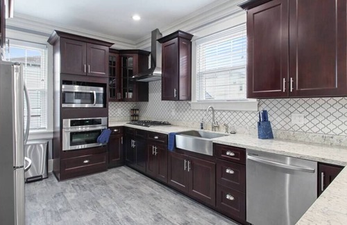 Broadmoor Casa | Luxury Spacious Uptown 3 Bedroom in Historic Area