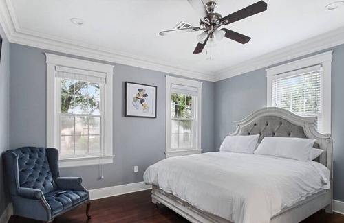 Broadmoor Casa | Luxury Spacious Uptown 3 Bedroom in Historic Area