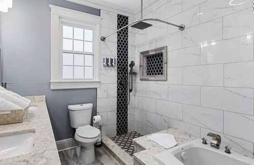 Broadmoor Casa | Luxury Spacious Uptown 3 Bedroom in Historic Area