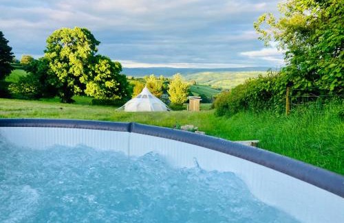 Trefeglwys Otro | Luxury Stargazing Glamping - Seren Aur with Hot Tub
