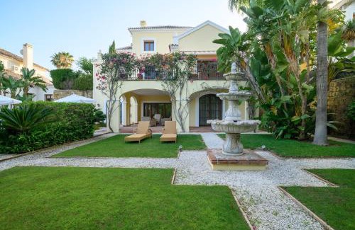 Nueva Milla de Oro Villa | Luxury stay at Villa Maria in El Paraiso Spain