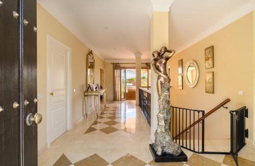 Nueva Milla de Oro Villa | Luxury stay at Villa Maria in El Paraiso Spain