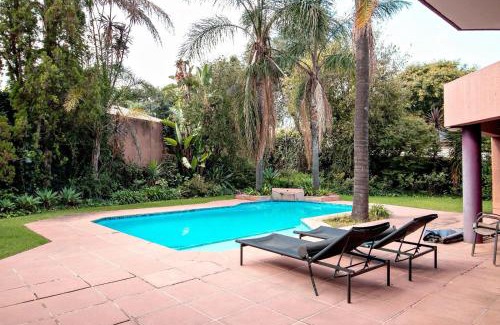 Greater Johannesburg Metropolitan Area Casa | Luxury Stay in Hurlingham Mansion