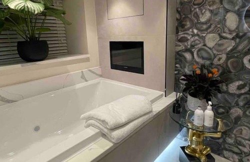 Skipton Casa | Luxury Spa Stay in the Yorkshire Dales N Park