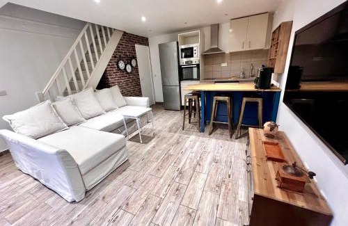 Vitry-sur-Seine Apartamento | Luxury Stay with Terrace and AC 10 min to Paris