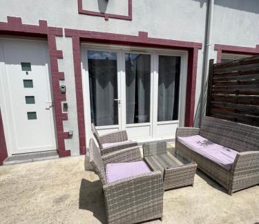 Vitry-sur-Seine Apartamento | Luxury Stay with Terrace and AC 10 min to Paris
