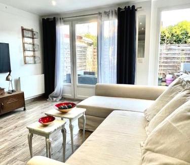 Vitry-sur-Seine Apartamento | Luxury Stay with Terrace and AC 10 min to Paris