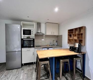 Vitry-sur-Seine Apartamento | Luxury Stay with Terrace and AC 10 min to Paris