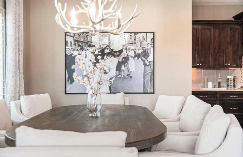Elkhorn Casa | Luxury Stay with Golf Simulator and 3 King Bedrooms!