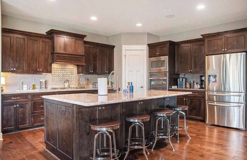 Elkhorn Casa | Luxury Stay with Golf Simulator and 3 King Bedrooms!