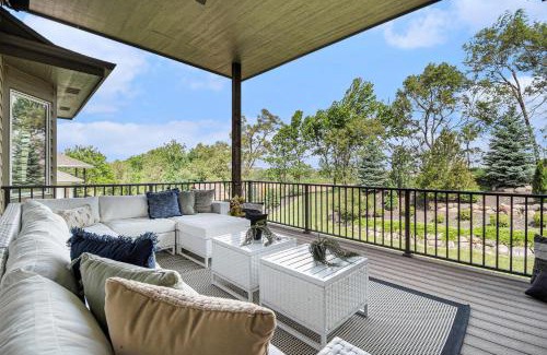 Elkhorn Casa | Luxury Stay with Golf Simulator and 3 King Bedrooms