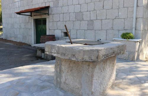 Blato na Cetini Apartamento | Luxury stone apartment Matijević