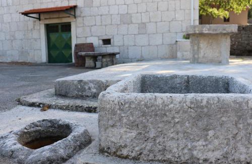 Blato na Cetini Apartamento | Luxury stone apartment Matijević