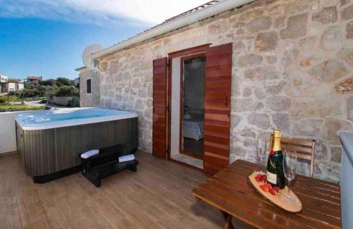 Razanj Apartamento | Luxury stone house Amfora