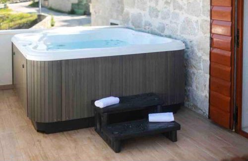 Razanj Apartamento | Luxury stone house Amfora