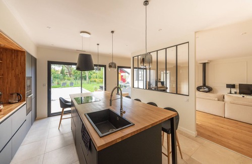 Pessac Casa | LUXURY STONE HOUSE IN THE HEART OF THE BORDEAUX VINEYARDS