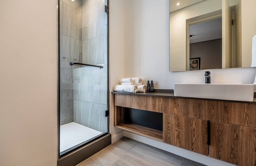 Menlyn Apartamento | Luxury Studio Apartment in Menlyn Maine, free parking, 24/7 concierge - 137