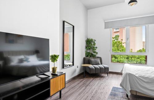 Discovery Gardens Apartamento | Luxury studio in Discovery Gardens near metro