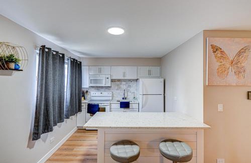 O'Hare Casa | Luxury Studio King Bed Chicago Remodeled
