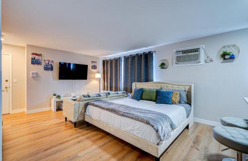 O'Hare Casa | Luxury Studio King Bed Chicago Remodeled