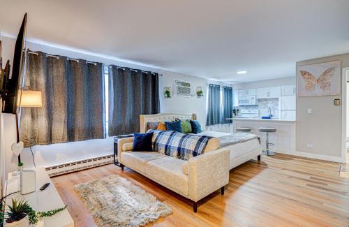 O'Hare Casa | Luxury Studio King Bed Chicago Remodeled