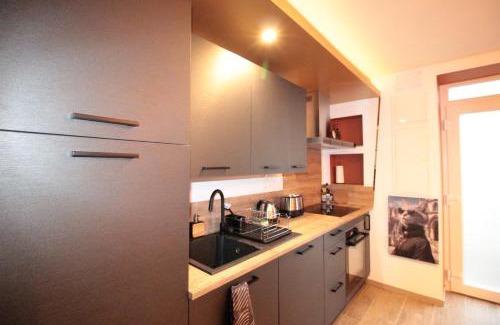 Verdun Apartamento | Luxury Studio, Rez de chaussée, Parking privé vidéo surveillance, Canapé haute qualité convertible couchage 2 personnes, Centre Ville proche, Restaurant, boulangerie 2 minutes à pied, Terrasse - 800mètre carré de terrain - Géré par Presta-Zen'Services
