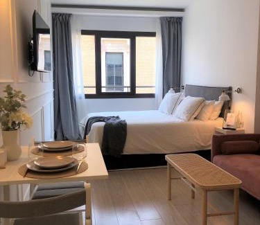 Recoletos Apartamento | Luxury Studio Retiro Park & Prado Museum