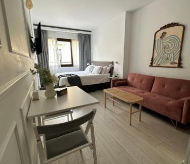 Recoletos Apartamento | Luxury Studio Retiro Park & Prado Museum