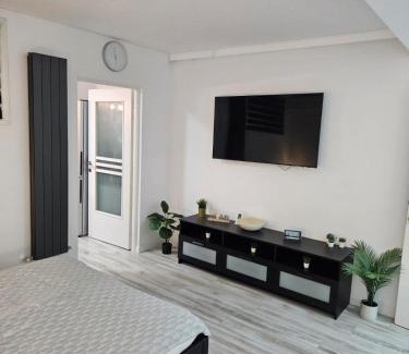Onesti Apartamento | Luxury Studio