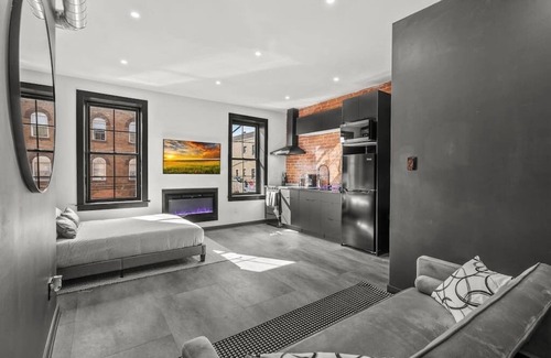 Melrose Condominio | Luxury Studio, Stadium District, Broad Street Line