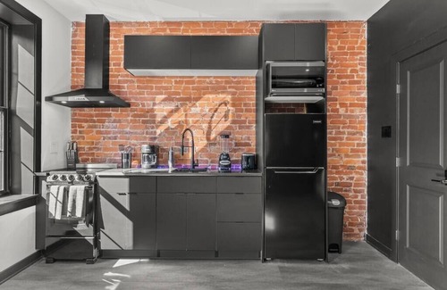 Melrose Condominio | Luxury Studio, Stadium District, Broad Street Line