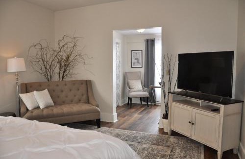 Rapid City Apartamento | Luxury Studio w KIT DT RC 30 mins fm Mt. Rushmore