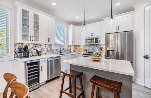 Tampa Heights Casa | Modern Oasis Downtown Tampa - Stylish 3BD Retreat