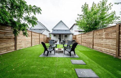 Niagara Falls Casa | Luxury Stylish Home, Walk to Falls, Fire Pit&More