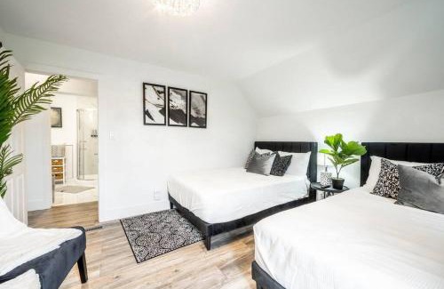 Niagara Falls Casa | Luxury Stylish Home, Walk to Falls, Fire Pit&More