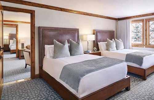 Vail Complejo | Luxury Suite for Groups w/ Private Bathrooms & Well-Appointed Living Area
