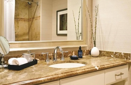 Vail Complejo | Luxury Suite for Groups w/ Private Bathrooms & Well-Appointed Living Area