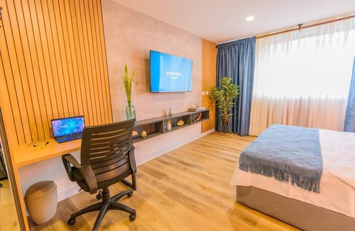 La Aguacatala Apartamento | Luxury Suite in El Poblado Co-Work, Gym, Fast WiFi