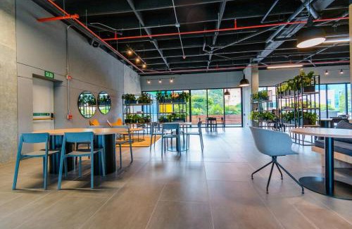 La Aguacatala Apartamento | Luxury Suite in El Poblado Co-Work, Gym, Fast WiFi