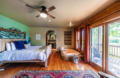 Point Au Roche Cabina | Luxury Suite in Famous Lodge - Jacuzzi + Lake Champlain