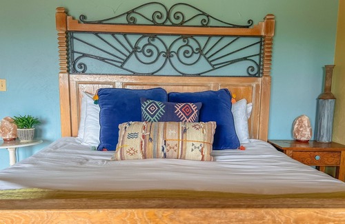 Point Au Roche Cabina | Luxury Suite in Famous Lodge - Jacuzzi + Lake Champlain