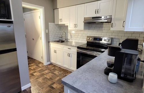 Upper Ten Oaks Casa | Luxury Suite near Ledgeview Golf,Abbotsford International Airport,Shops & Malls